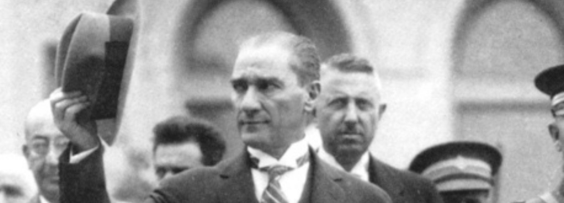 ATATÜRK'ÜN İZİNDE İSTANBUL