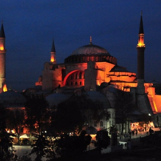 İSTANBUL'UN GECE MASALI: AYASOFYA VE TOPKAPI SARAYI