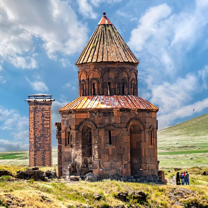 KARS, BİLİNMEYEN ÇEVRESİYLE ANİ VE KIZAKLA ÇILDIR GÖLÜ