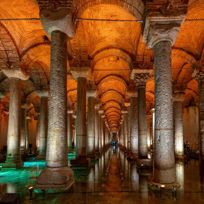 YEREBATAN SARNICI EŞLİĞİNDE EFSANELER VE TILSIMLAR İLE GECE İSTANBUL 