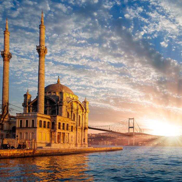 GÜNDOĞUMUNDA İSTANBUL