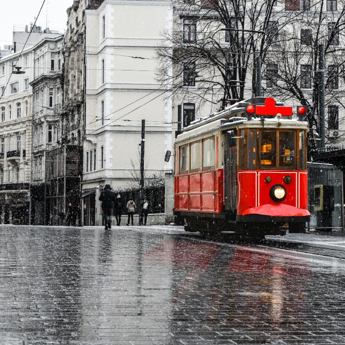 BEYOĞLU'NDA AŞKIN KURGUSU