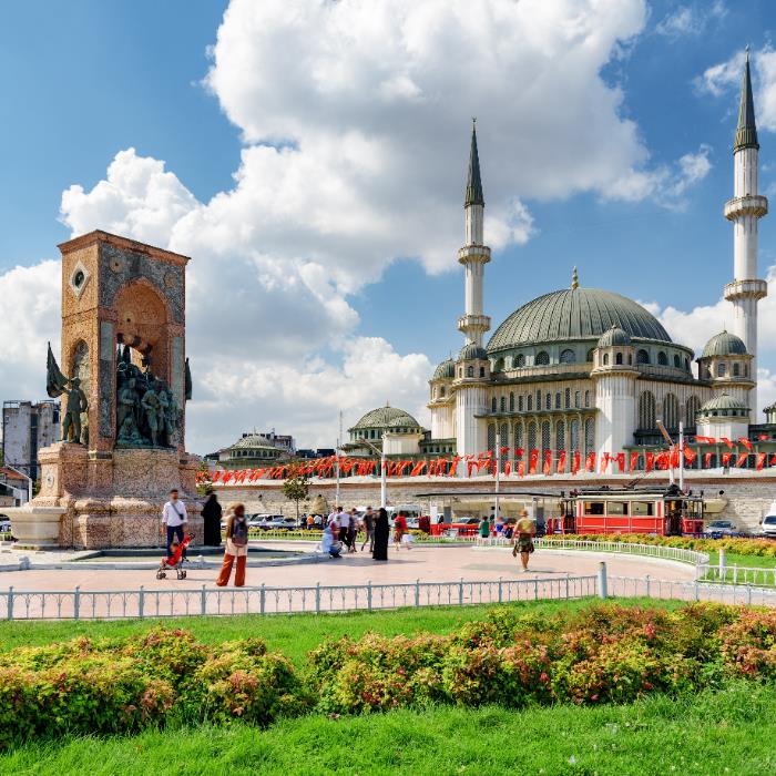 ADIM ADIM BEYOĞLU - II:   PERA - I (TAKSİM'DEN GALATASARAY'A)