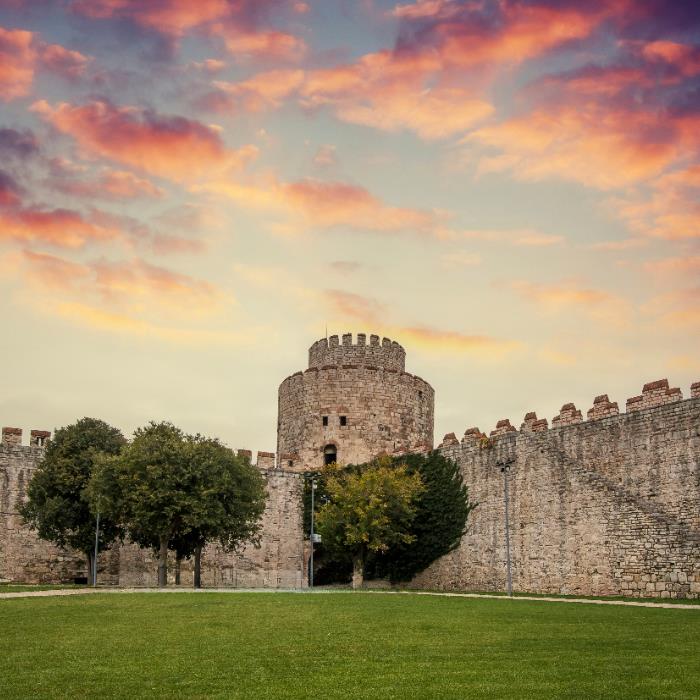 FETİH YA DA DÜŞÜŞ: FATİH'İN İSTANBUL'U YENİDEN KURGULANMASI